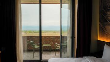 Egyptian cotton sheets, premium bedding, minibar, free WiFi