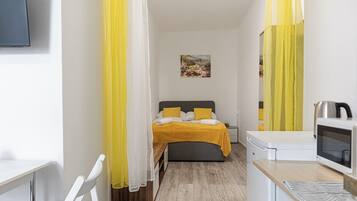 Basic Apartment | Iron/ironing board, free WiFi