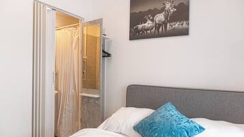 Basic Apartment | Iron/ironing board, free WiFi