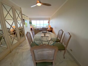 Dining - 3-Bedroom Apt in Arcachon - Sea View - Parking (Arcachon)