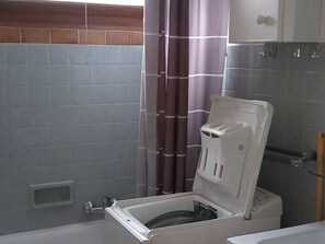 Bathroom - Cozy T2 with fireplace, balcony, and parking in Les Gets (Les Gets)