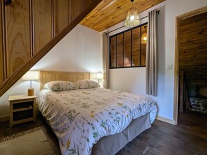 2 bedrooms, free WiFi, bed sheets - Renovated cottage for 4 pers. with equine accommodation, Saint-Front (Saint-Front)