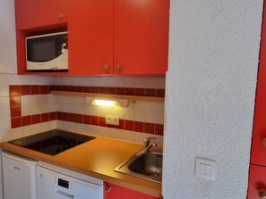 Kühlschrank, Mikrowelle, Geschirrspüler