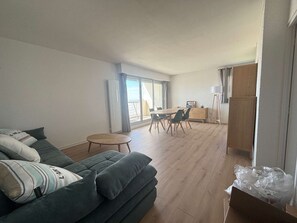 TV - Modern apartment in Royan with ocean view (Royan)
