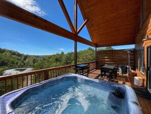 Outdoor dining - Cozy Hollow | Private Pond | Hot Tub | Forest View | Private Fire Pit | 10 Min Drive to Natural Bridge State Park (Rogers)