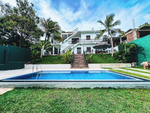 Finest Retreat Tangalle - Cozy Villa & Pool, Beach Nearby - Ground Floor