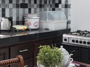 Fridge, oven, stovetop