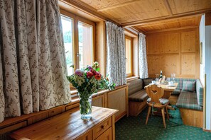 Suite, Kitchenette, Mountain View
