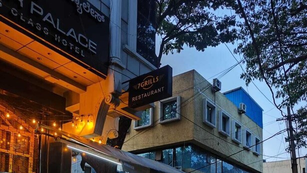 A 7Grills restaurant with outdoor seating and a glass display case. - Stayz Royale Koramangala (Bengaluru)