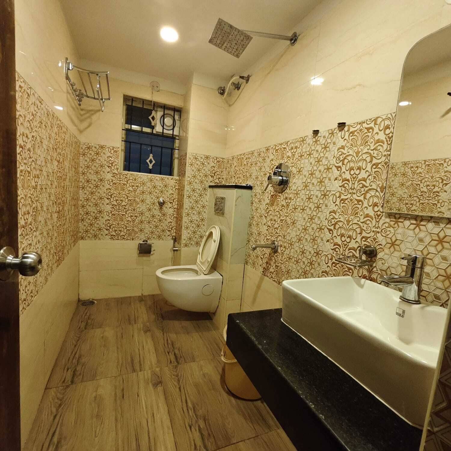 Deluxe Double Room, City View | Bathroom | Shower, free toiletries, towels, soap