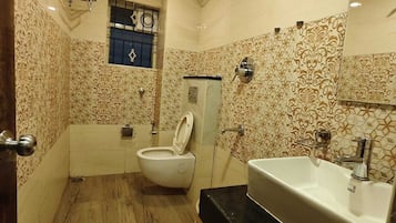 华丽双人房, 城市景观 | 浴室 | 淋浴设施、免费洗浴用品、毛巾、肥皂