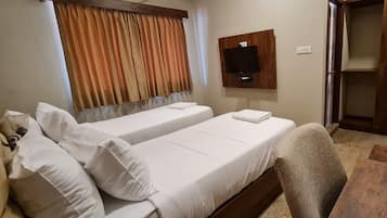 Deluxe Double or Twin Room, City View | Desk, laptop workspace, free WiFi
