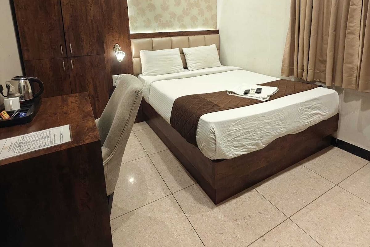 Habitación doble Deluxe, vista a la ciudad | Escritorio, espacio para trabajar con laptop y wifi gratis