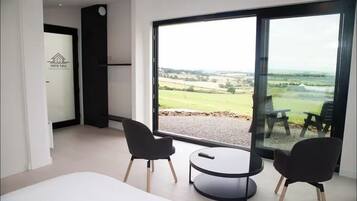 4 多间卧室、熨斗/熨衣板、WiFi、床单