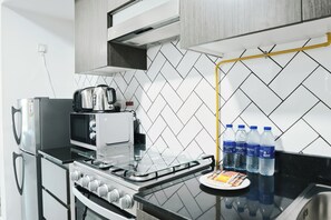 Studio Exclusif, balcon, vue ville | Cuisine privée | Grand réfrigérateur, micro-ondes, four, plaque de cuisson