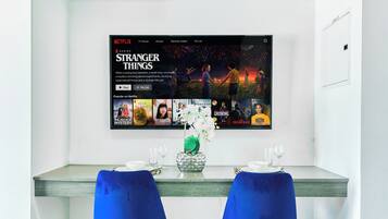Exclusive Studio, Balcony, City View | In-room dining
