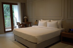 Signature Room, Balcony - RED RIVER RETREAT   (KOHORA)