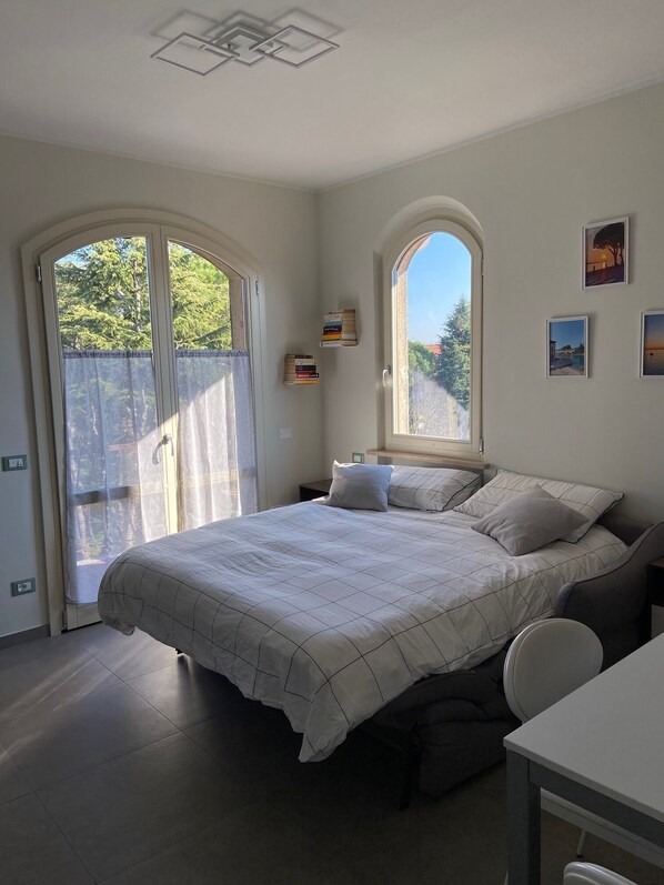 1 chambre, fer et planche à repasser, accès au Wi-Fi (inclus)