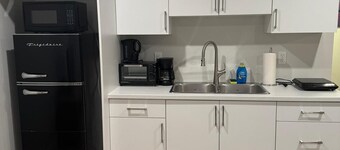 Comfy apartment is perfect for couples. It is close to magnetic hill & casino.