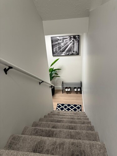 Comfy apartment is perfect for couples. It is close to magnetic hill & casino.