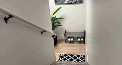 Comfy apartment is perfect for couples. It is close to magnetic hill & casino.