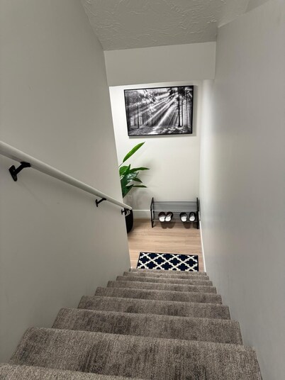 Comfy apartment is perfect for couples. It is close to magnetic hill & casino.