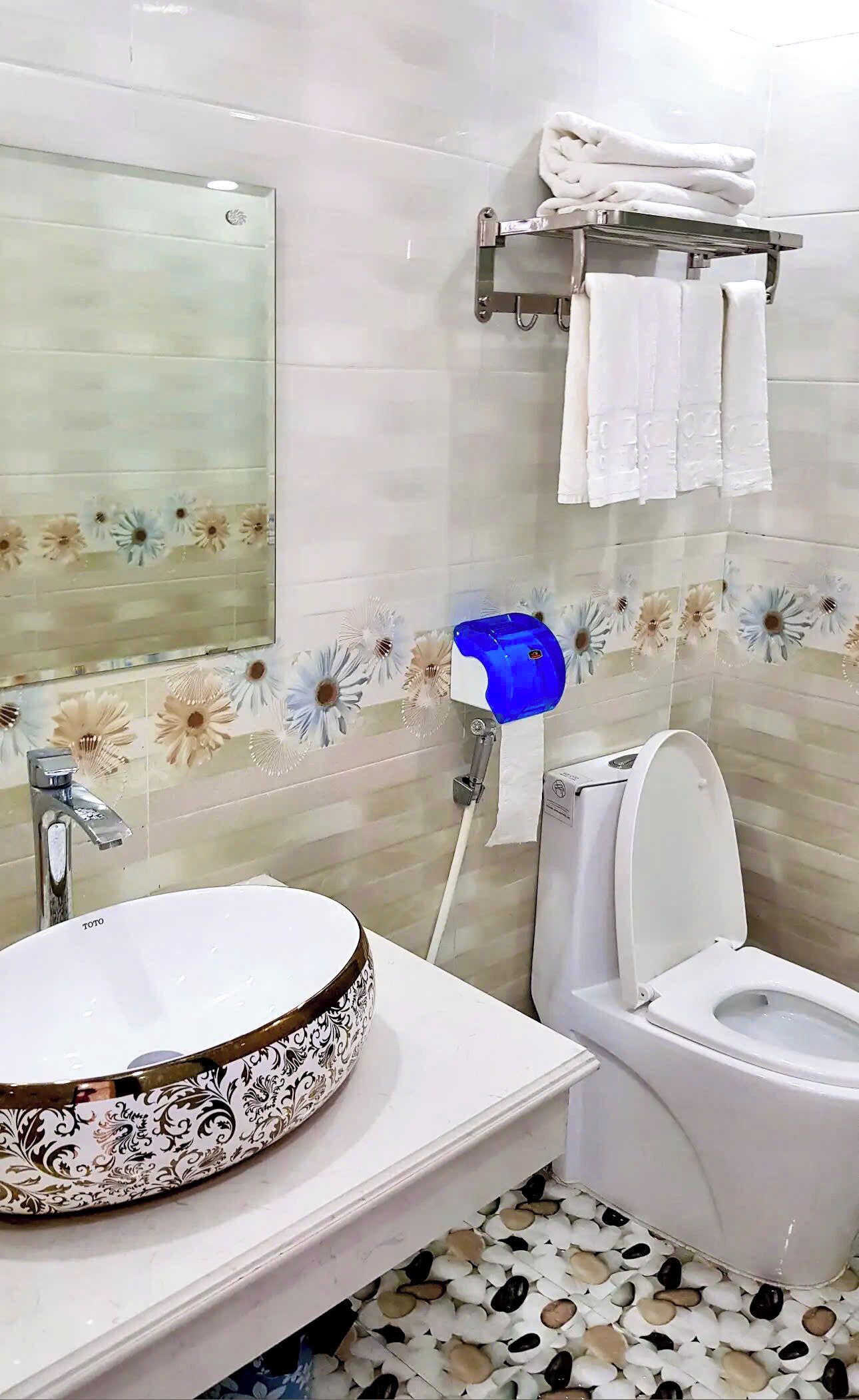 تجهيزات دش، مجففات شعر، خف للقدمين، مناشف