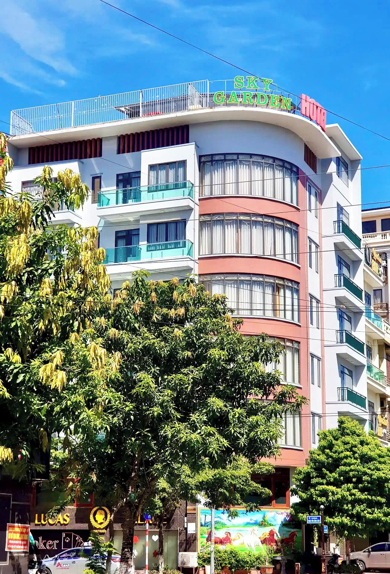 المنشأة من الخارج