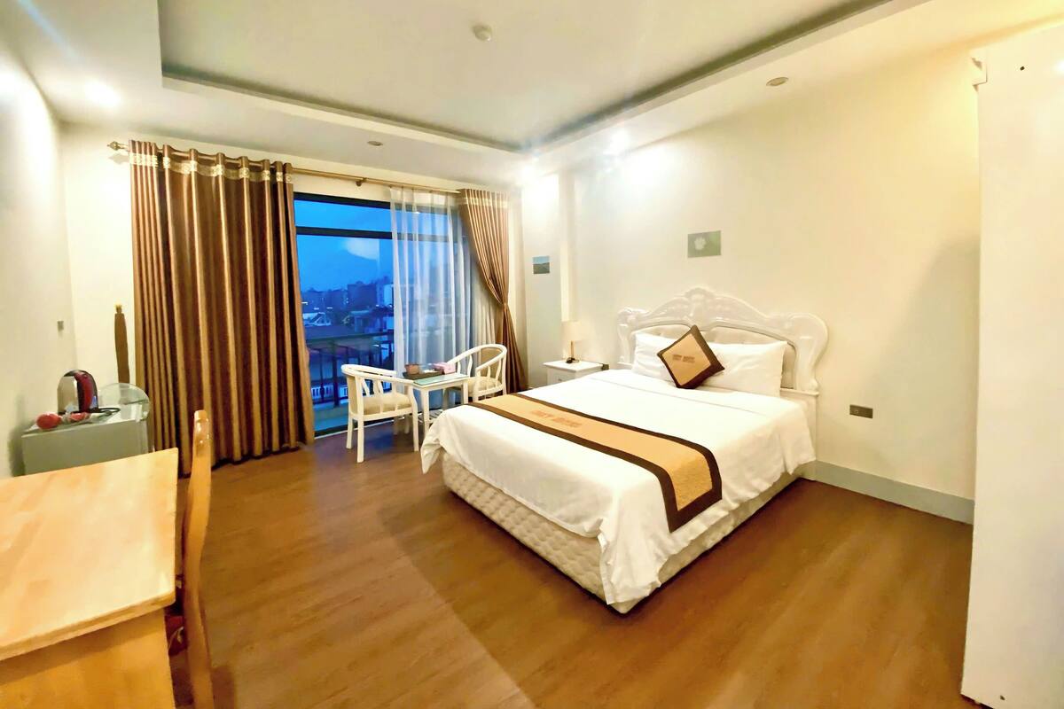 Standard Double Room Single Use | Peti besi dalam bilik, meja, langsir/tirai gelap terus, Wi-fi percuma 