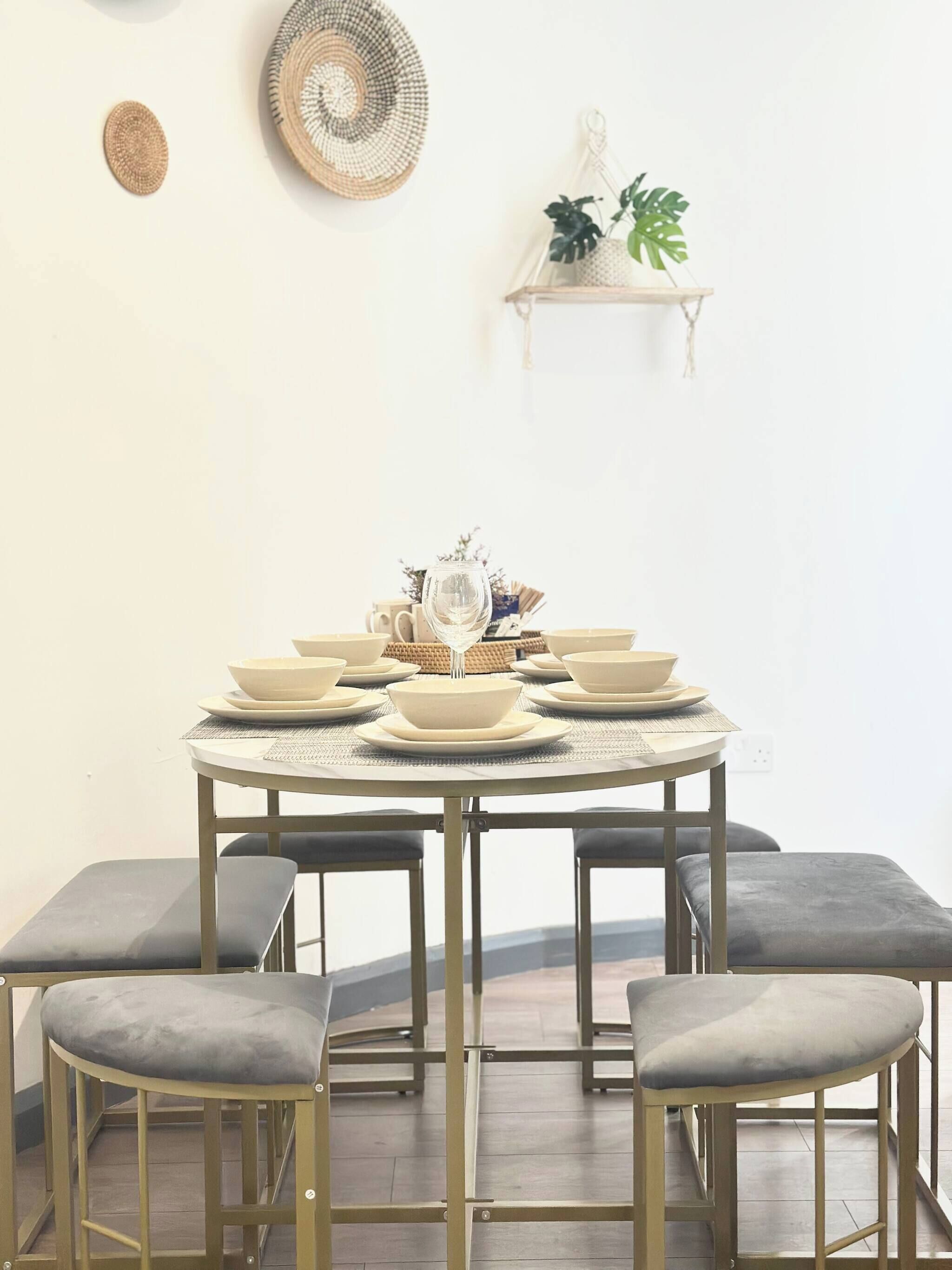 Apartment, 3 Bedrooms | Dining room