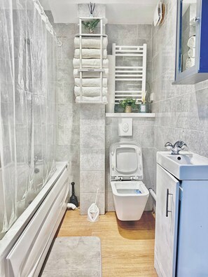 Apartment, 3 Schlafzimmer | Badezimmer