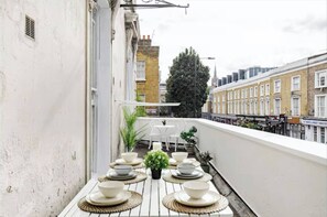 Apartment, 3 Bedrooms, Smoking, City View | Balcony - Spacious Apartment With Terrace Kings Cross (London)