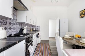 Apartment, 3 Bedrooms, Smoking, City View | Interior - Spacious Apartment With Terrace Kings Cross (London)