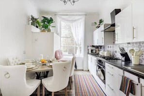 Apartment, 3 Bedrooms, Smoking, City View | Dining room - Spacious Apartment With Terrace Kings Cross (London)
