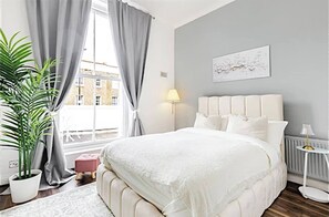 Apartment, 3 Bedrooms, Smoking, City View | 4 bedrooms - Spacious Apartment With Terrace Kings Cross (London)