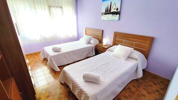 3 bedrooms, iron/ironing board, WiFi, bed sheets