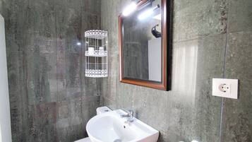 تجهيزات دش، مجففات شعر، مناشف، صابون