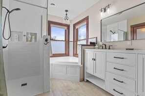 Shower, hair dryer, towels, shampoo