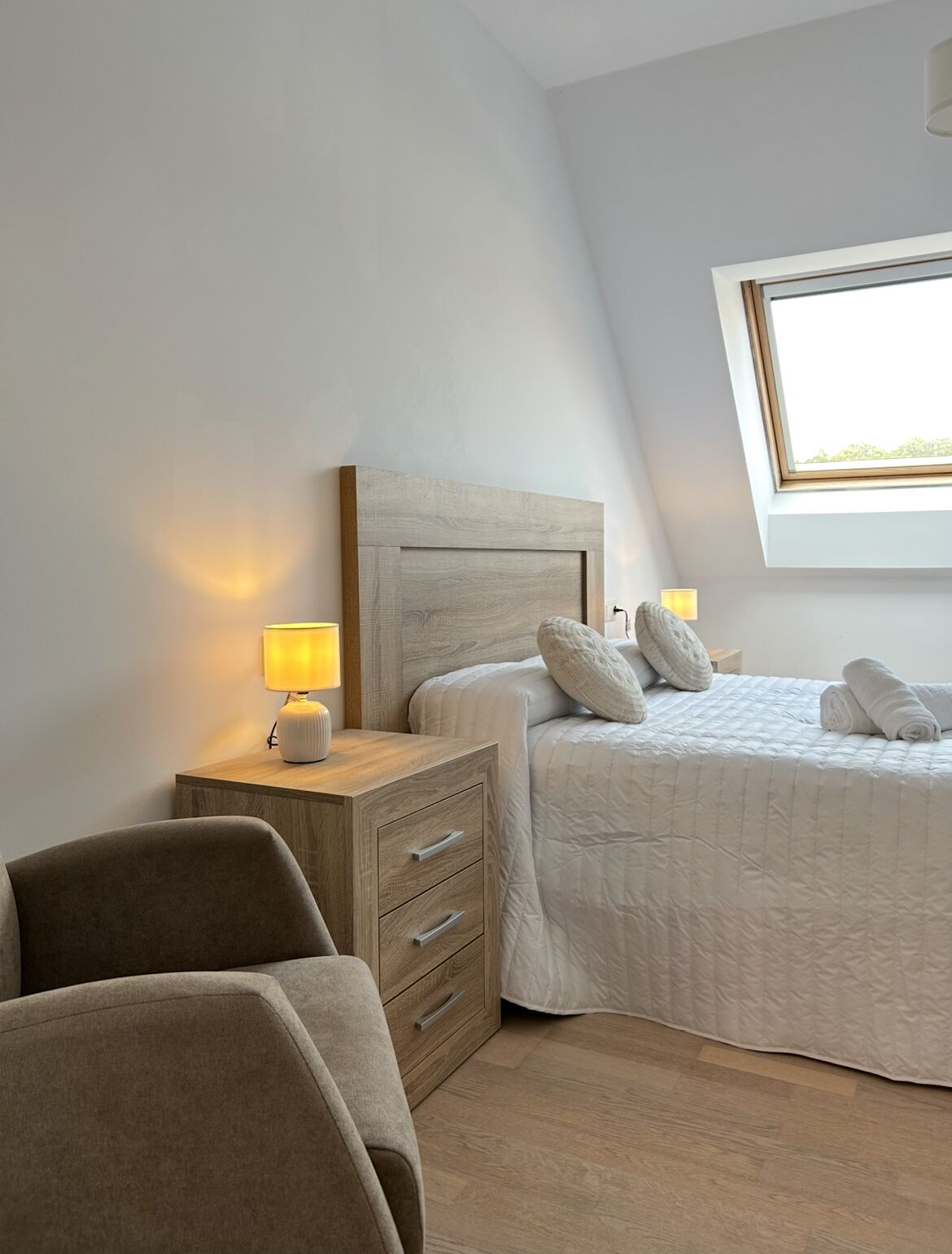 2 dormitoris, planxa i posts de planxar, wifi i roba de llit 