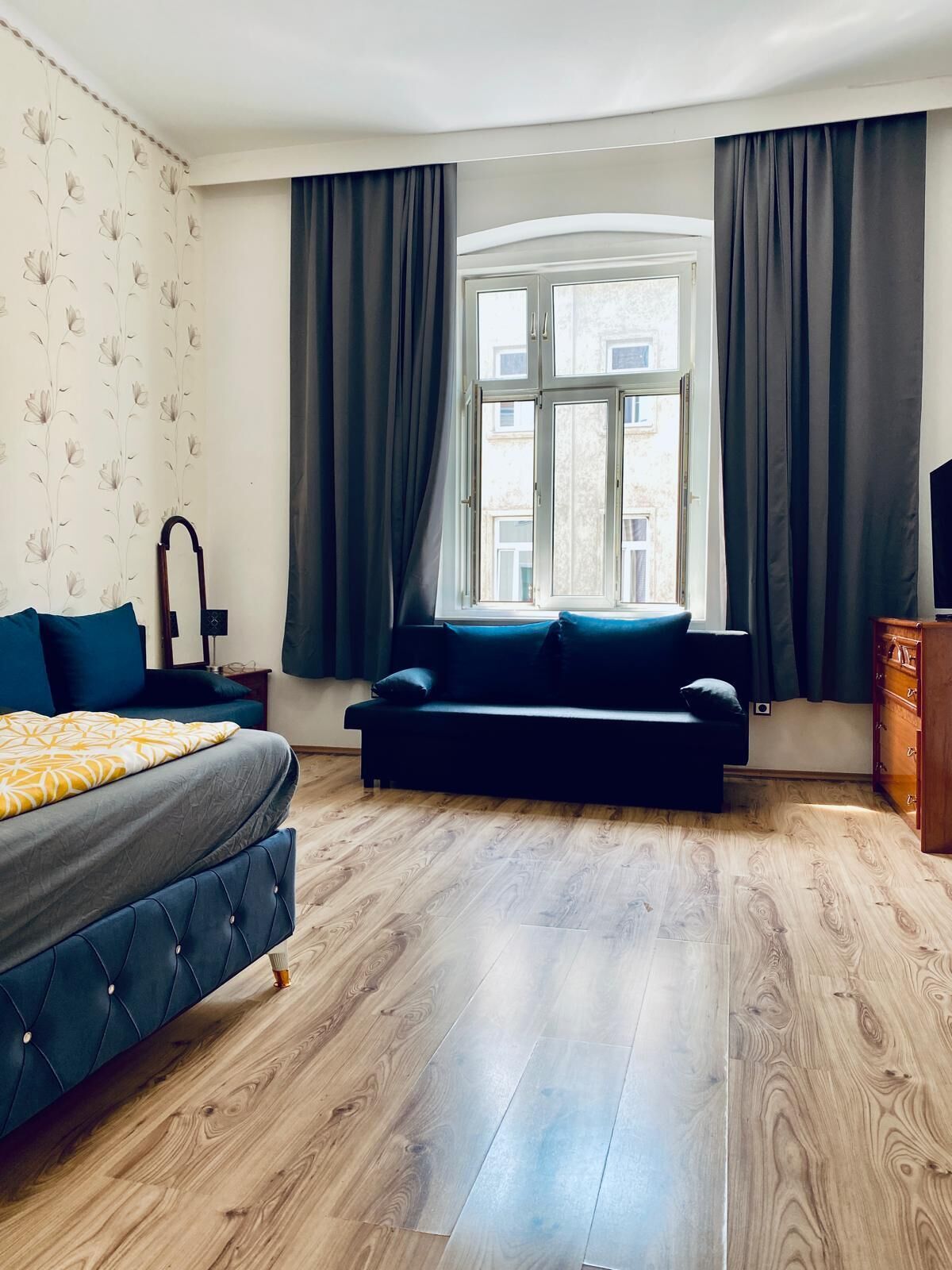 Basic Apartment | Iron/ironing board