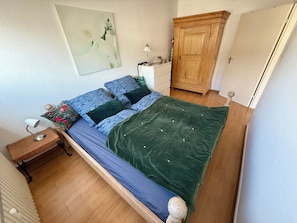 1 Schlafzimmer, BĂŒgeleisen/BĂŒgelbrett, WLAN, BettwĂ€sche