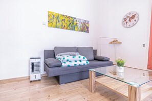 Basic Apartment | Iron/ironing board - Spacious 5BR Apt Close to Augarten (Vienna)
