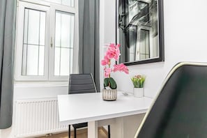 Basic Apartment | Iron/ironing board