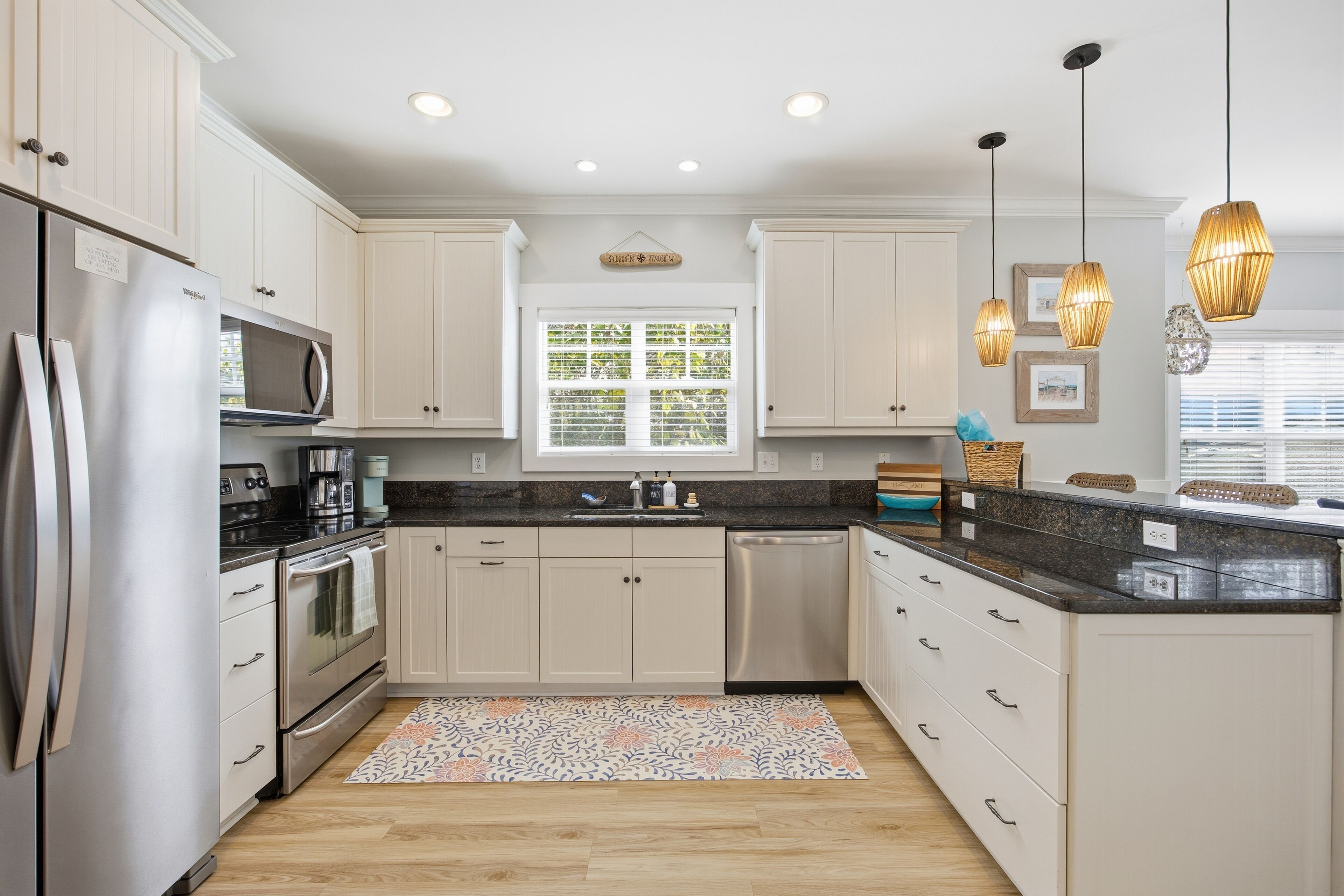 Micro-ondes, four, plaque de cuisson, lave-vaisselle