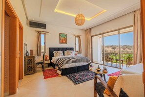 Luxury-Suite, Poolblick | Verdunkelungsvorhänge, schallisolierte Zimmer, Bügeleisen/Bügelbrett