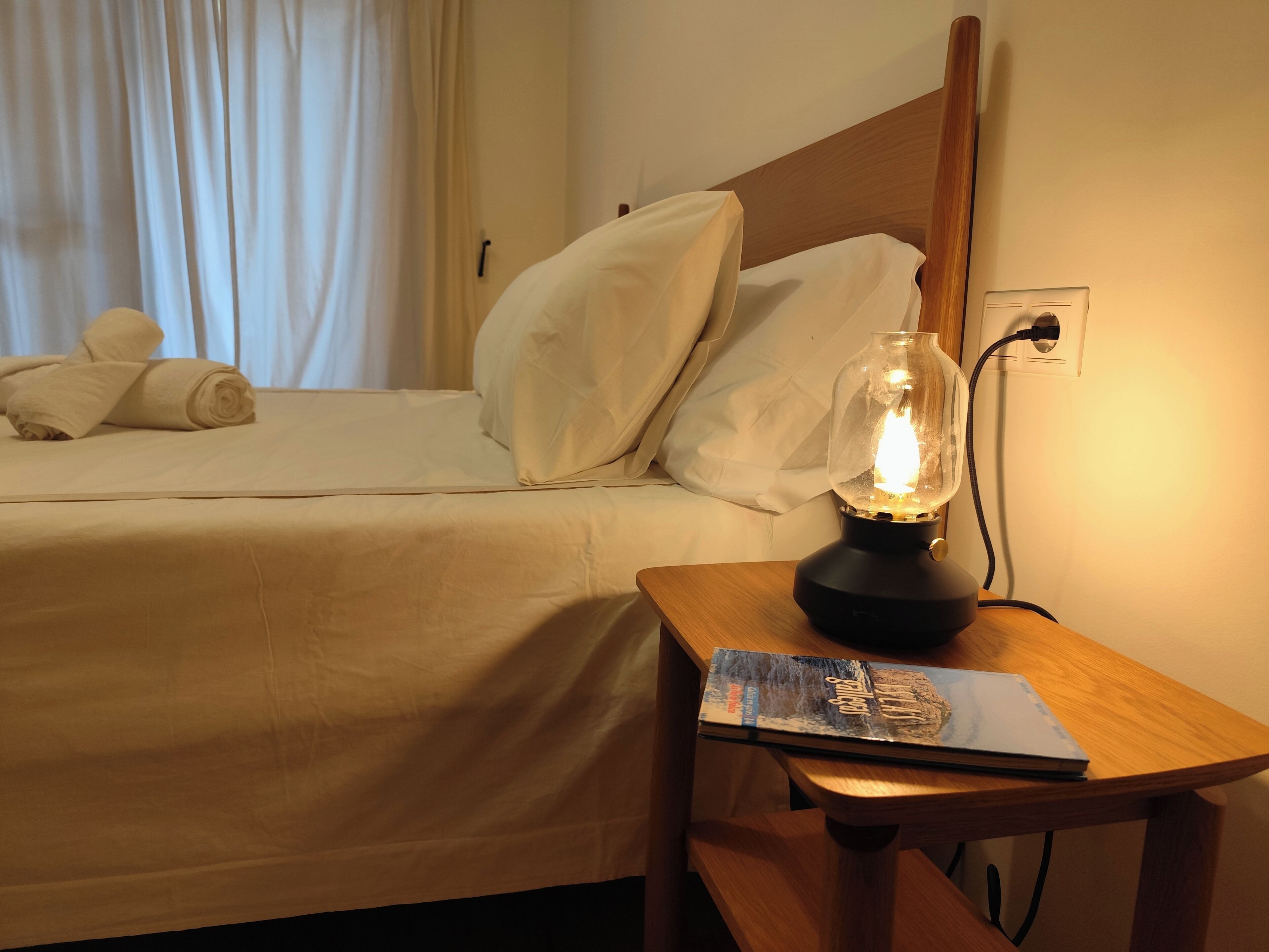 2 dormitoris, planxa i posts de planxar, wifi i roba de llit 