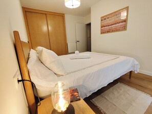 2 dormitorios, tabla de planchar con plancha, wifi y ropa de cama