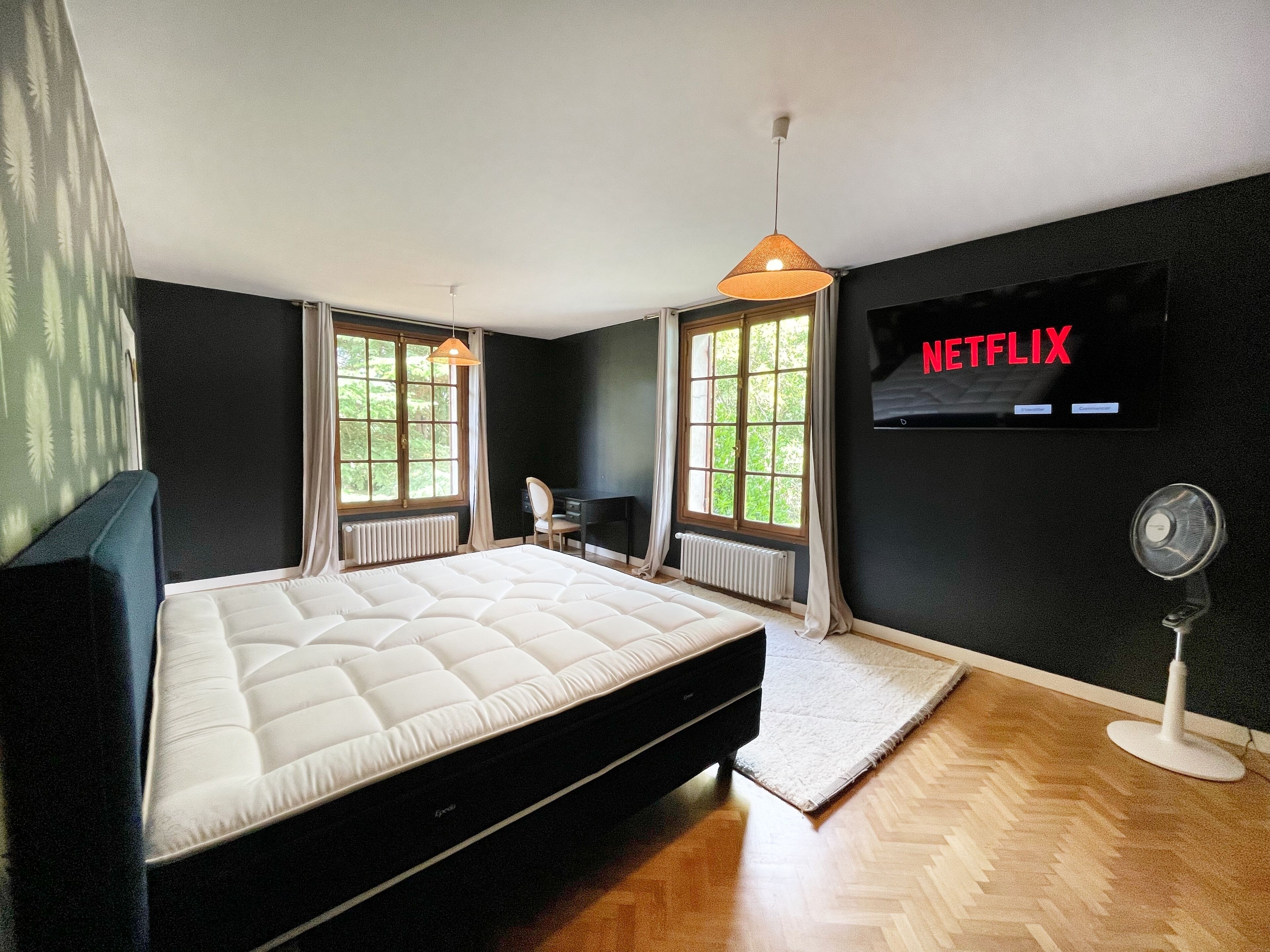 6 slaapkamers, een bureau, een strijkplank/strijkijzer, gratis wifi