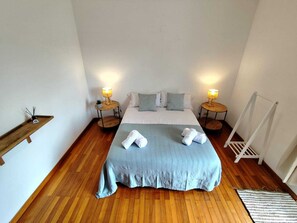 5 habitaciones, tabla de planchar con plancha, wifi y ropa de cama 