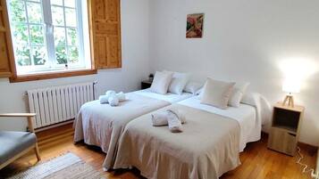 5 dormitorios, tabla de planchar con plancha, wifi y ropa de cama